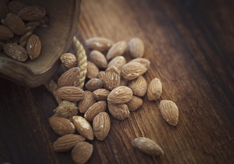 Raw almonds