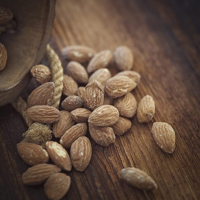 Raw almonds